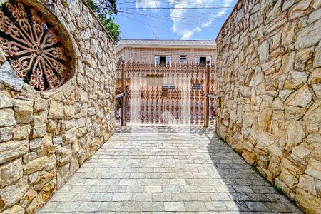 Casa para alugar com 396m², 3 quartos e 6 vagasEntrada