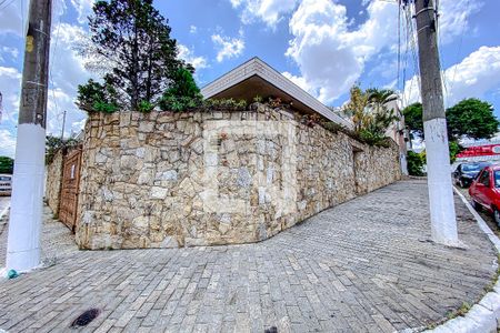 Casa para alugar com 396m², 3 quartos e 6 vagasFachada