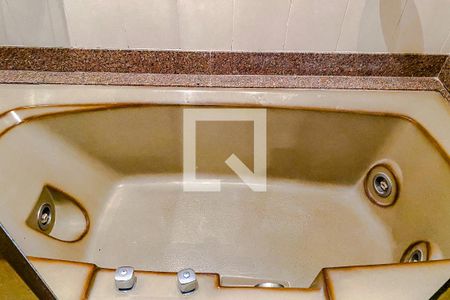 Casa para alugar com 396m², 3 quartos e 6 vagasBanheiro da Suíte 2