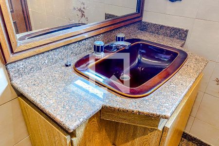 Casa para alugar com 396m², 3 quartos e 6 vagasBanheiro da Suíte 1