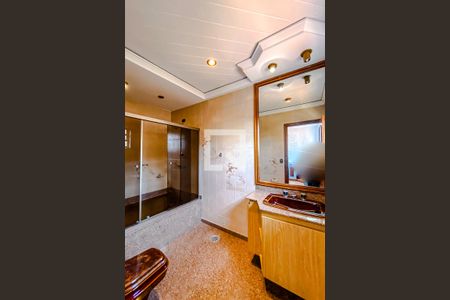 Casa para alugar com 396m², 3 quartos e 6 vagasBanheiro da Suíte 1