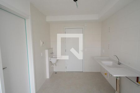 Cozinha e Área de Serviço de apartamento para alugar com 1 quarto, 28m² em Jardim Itacolomi, São Paulo