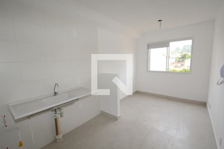 Sala/Cozinha de apartamento para alugar com 1 quarto, 28m² em Jardim Itacolomi, São Paulo