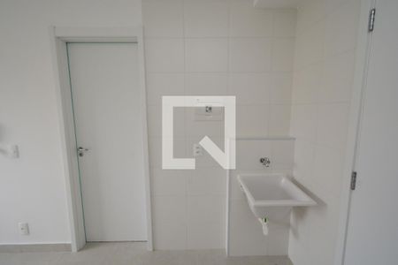 Cozinha e Área de Serviço de apartamento para alugar com 1 quarto, 28m² em Jardim Itacolomi, São Paulo
