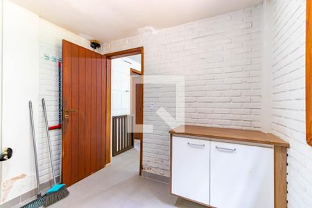 Casa à venda com 385m², 4 quartos e 5 vagas Casa à venda com 385m², 4 quartos e 5 vagasÁrea de Serviço
