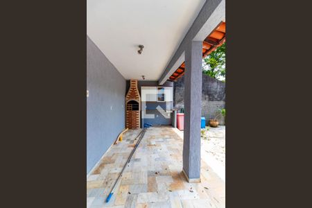 Casa à venda com 385m², 4 quartos e 5 vagas Casa à venda com 385m², 4 quartos e 5 vagasÁrea comum - Churrasqueira