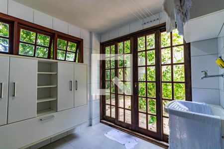 Casa à venda com 385m², 4 quartos e 5 vagas Casa à venda com 385m², 4 quartos e 5 vagasCozinha