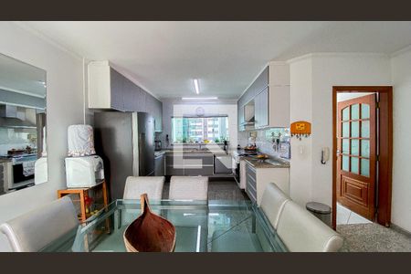 Casa à venda com 220m², 4 quartos e 4 vagas Casa à venda com 220m², 4 quartos e 4 vagasCozinha