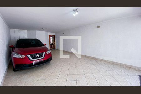 Casa à venda com 220m², 4 quartos e 4 vagas Casa à venda com 220m², 4 quartos e 4 vagasGaragem