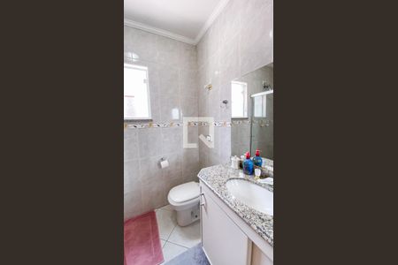 Casa à venda com 220m², 4 quartos e 4 vagas Casa à venda com 220m², 4 quartos e 4 vagasBanheiro