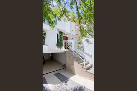 Casa à venda com 220m², 4 quartos e 4 vagas Casa à venda com 220m², 4 quartos e 4 vagasGaragem - Quintal