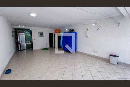 Casa à venda com 220m², 4 quartos e 4 vagas Casa à venda com 220m², 4 quartos e 4 vagasQuintal