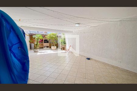 Casa à venda com 220m², 4 quartos e 4 vagas Casa à venda com 220m², 4 quartos e 4 vagasQuintal