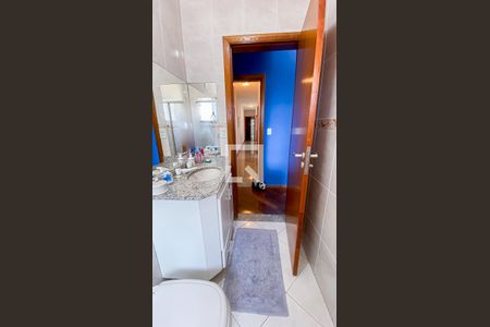 Casa à venda com 220m², 4 quartos e 4 vagas Casa à venda com 220m², 4 quartos e 4 vagasBanheiro da Suíte 2