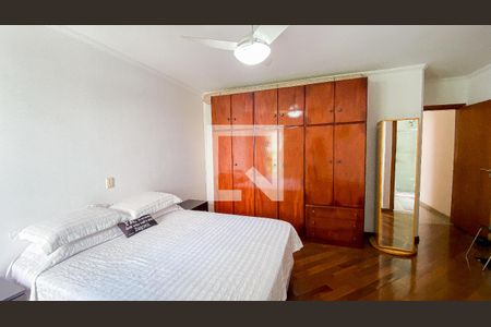 Casa à venda com 220m², 4 quartos e 4 vagas Casa à venda com 220m², 4 quartos e 4 vagasSuite 1