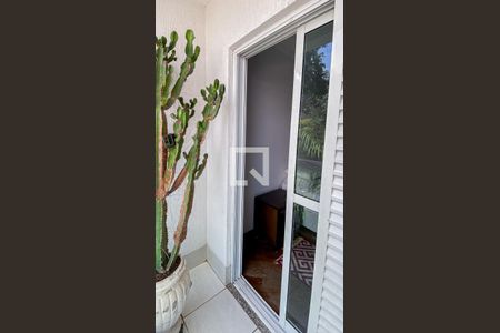 Casa à venda com 220m², 4 quartos e 4 vagas Casa à venda com 220m², 4 quartos e 4 vagasVaranda da Suíte 1