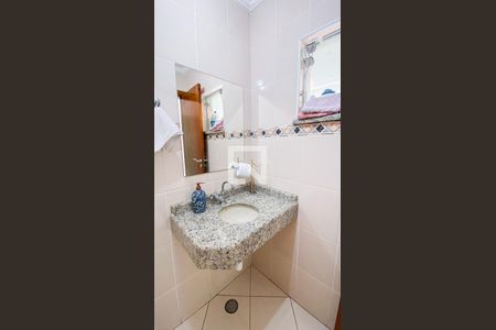 Casa à venda com 220m², 4 quartos e 4 vagas Casa à venda com 220m², 4 quartos e 4 vagasBanheiro do Quintal