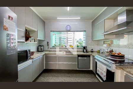 Casa à venda com 220m², 4 quartos e 4 vagas Casa à venda com 220m², 4 quartos e 4 vagasCozinha