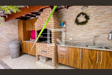 Casa à venda com 220m², 4 quartos e 4 vagas Casa à venda com 220m², 4 quartos e 4 vagasQuintal - Churrasqueira