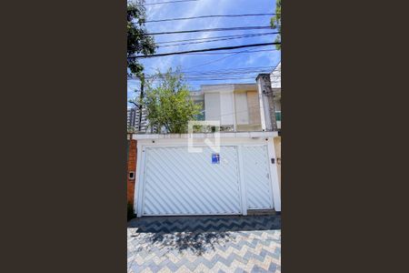 Casa à venda com 220m², 4 quartos e 4 vagas Casa à venda com 220m², 4 quartos e 4 vagasFachada