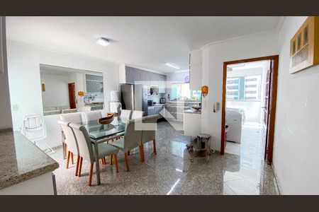 Casa à venda com 220m², 4 quartos e 4 vagas Casa à venda com 220m², 4 quartos e 4 vagasCozinha