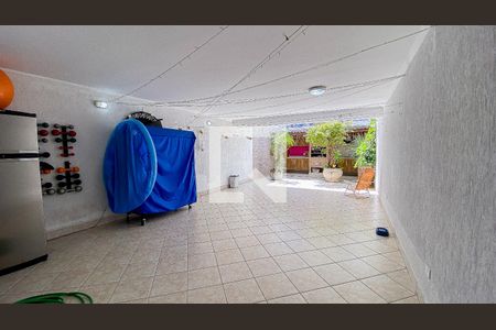 Casa à venda com 220m², 4 quartos e 4 vagas Casa à venda com 220m², 4 quartos e 4 vagasQuintal