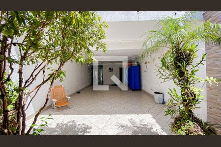 Casa à venda com 220m², 4 quartos e 4 vagas Casa à venda com 220m², 4 quartos e 4 vagasQuintal - Churrasqueira