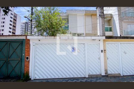 Casa à venda com 220m², 4 quartos e 4 vagas Casa à venda com 220m², 4 quartos e 4 vagasFachada