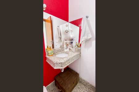 Casa à venda com 220m², 4 quartos e 4 vagas Casa à venda com 220m², 4 quartos e 4 vagasLavabo