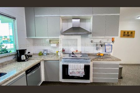 Casa à venda com 220m², 4 quartos e 4 vagas Casa à venda com 220m², 4 quartos e 4 vagasCozinha