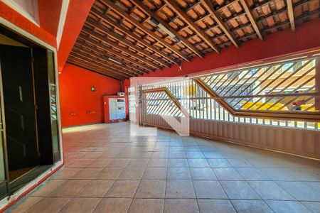 Casa à venda com 240m², 3 quartos e 4 vagas Casa à venda com 240m², 3 quartos e 4 vagasGaragem