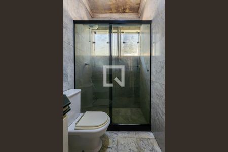 Casa à venda com 240m², 3 quartos e 4 vagas Casa à venda com 240m², 3 quartos e 4 vagasBanheiro Social