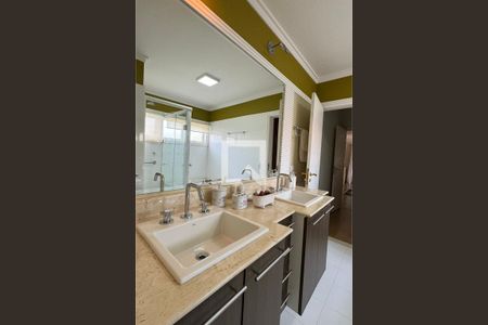 Casa de condomínio à venda com 600m², 4 quartos e 6 vagasBanheiro da Suíte 1