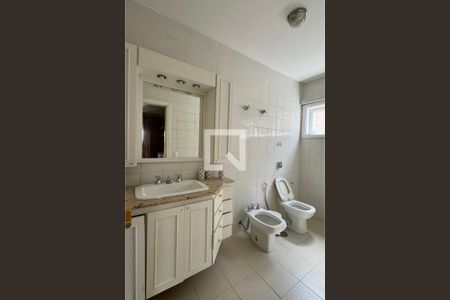 Casa de condomínio à venda com 600m², 4 quartos e 6 vagasBanheiro da Suíte 2