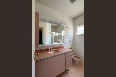 Casa de condomínio à venda com 600m², 4 quartos e 6 vagasBanheiro da Suíte 4