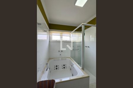 Casa de condomínio à venda com 600m², 4 quartos e 6 vagasBanheiro da Suíte 1