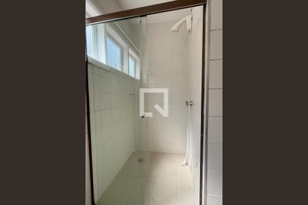 Casa de condomínio à venda com 600m², 4 quartos e 6 vagasBanheiro da Suíte 2