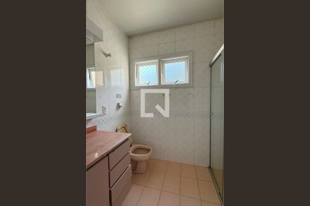 Casa de condomínio à venda com 600m², 4 quartos e 6 vagasBanheiro da Suíte 4