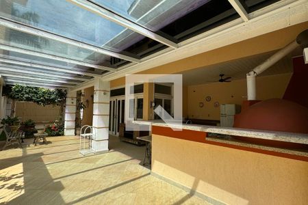 Casa de condomínio à venda com 600m², 4 quartos e 6 vagasChurrasqueira