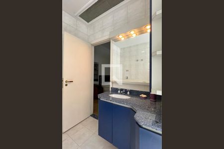 Casa de condomínio à venda com 600m², 4 quartos e 6 vagasBanheiro da Suíte 3