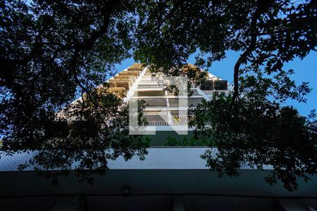 Apartamento à venda com 80m², 2 quartos e 1 vaga Apartamento à venda com 80m², 2 quartos e 1 vagaFachada