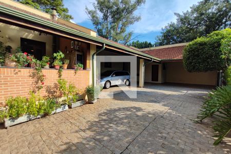 Casa à venda com 605m², 7 quartos e 6 vagasQuintal - Garagem