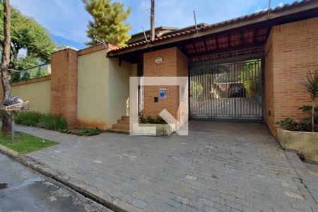 Casa à venda com 605m², 7 quartos e 6 vagasPLACA INSTALADA NA FACHADA