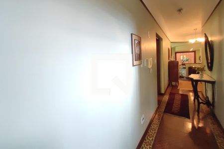 Casa à venda com 605m², 7 quartos e 6 vagasCorredor Quartos