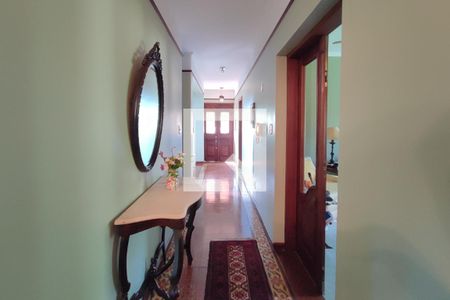 Casa à venda com 605m², 7 quartos e 6 vagasCorredor Quartos