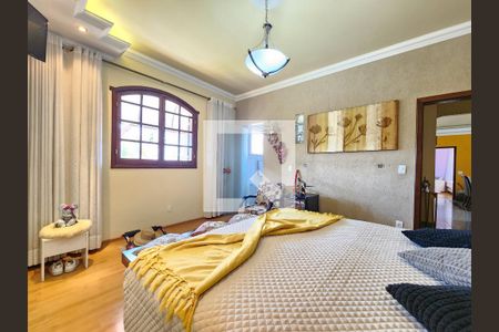 Casa à venda com 405m², 4 quartos e 2 vagasQuarto Suíte 1