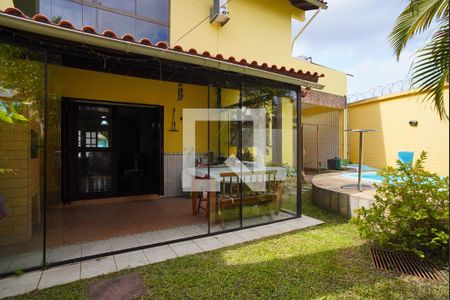 Casa de condomínio à venda com 195m², 3 quartos e 3 vagasPátio