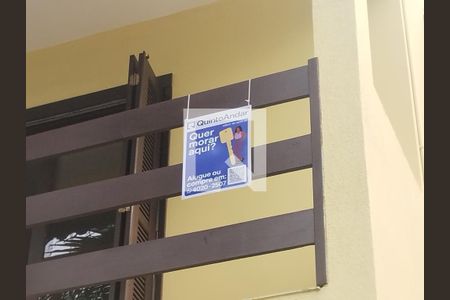 Casa de condomínio à venda com 195m², 3 quartos e 3 vagas Casa de condomínio à venda com 195m², 3 quartos e 3 vagasFachada