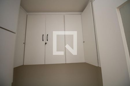 Apartamento à venda com 200m², 4 quartos e 2 vagas Apartamento à venda com 200m², 4 quartos e 2 vagasQuarto de serviço