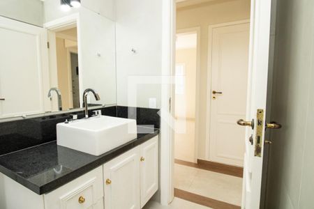 Apartamento à venda com 200m², 4 quartos e 2 vagas Apartamento à venda com 200m², 4 quartos e 2 vagasBanheiro 2